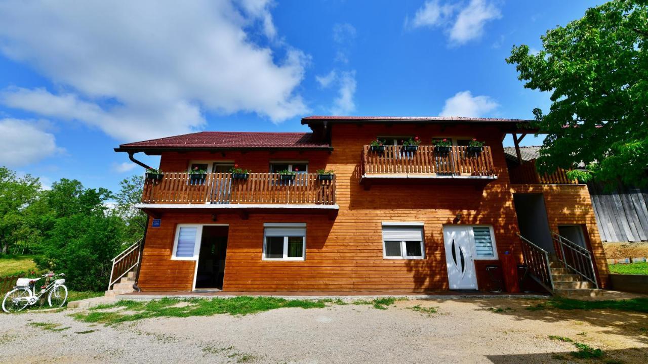 Apartments Laura Rakovica Exterior photo